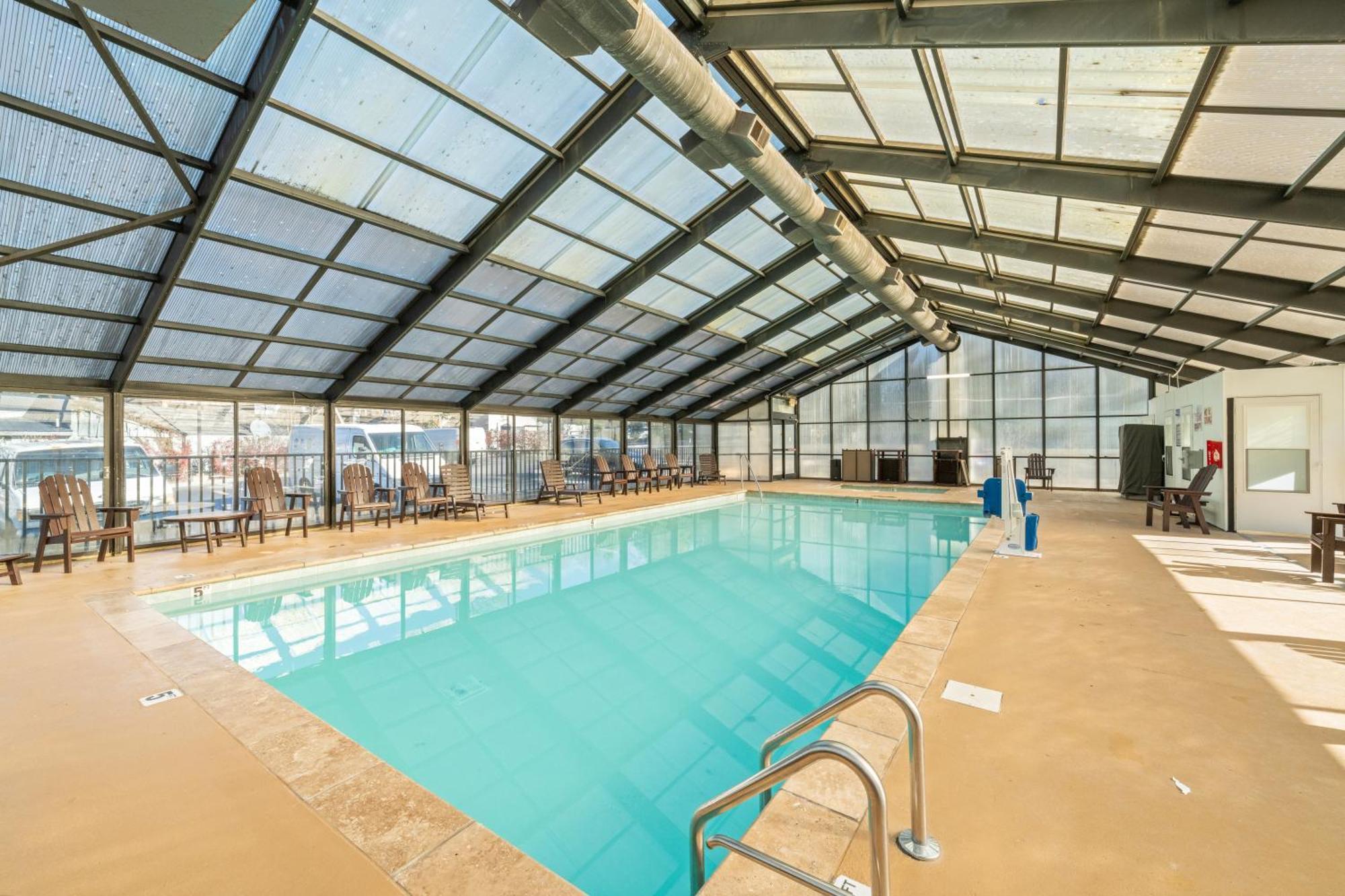 גטלינבורג Black Bear Inn & Suites מראה חיצוני תמונה